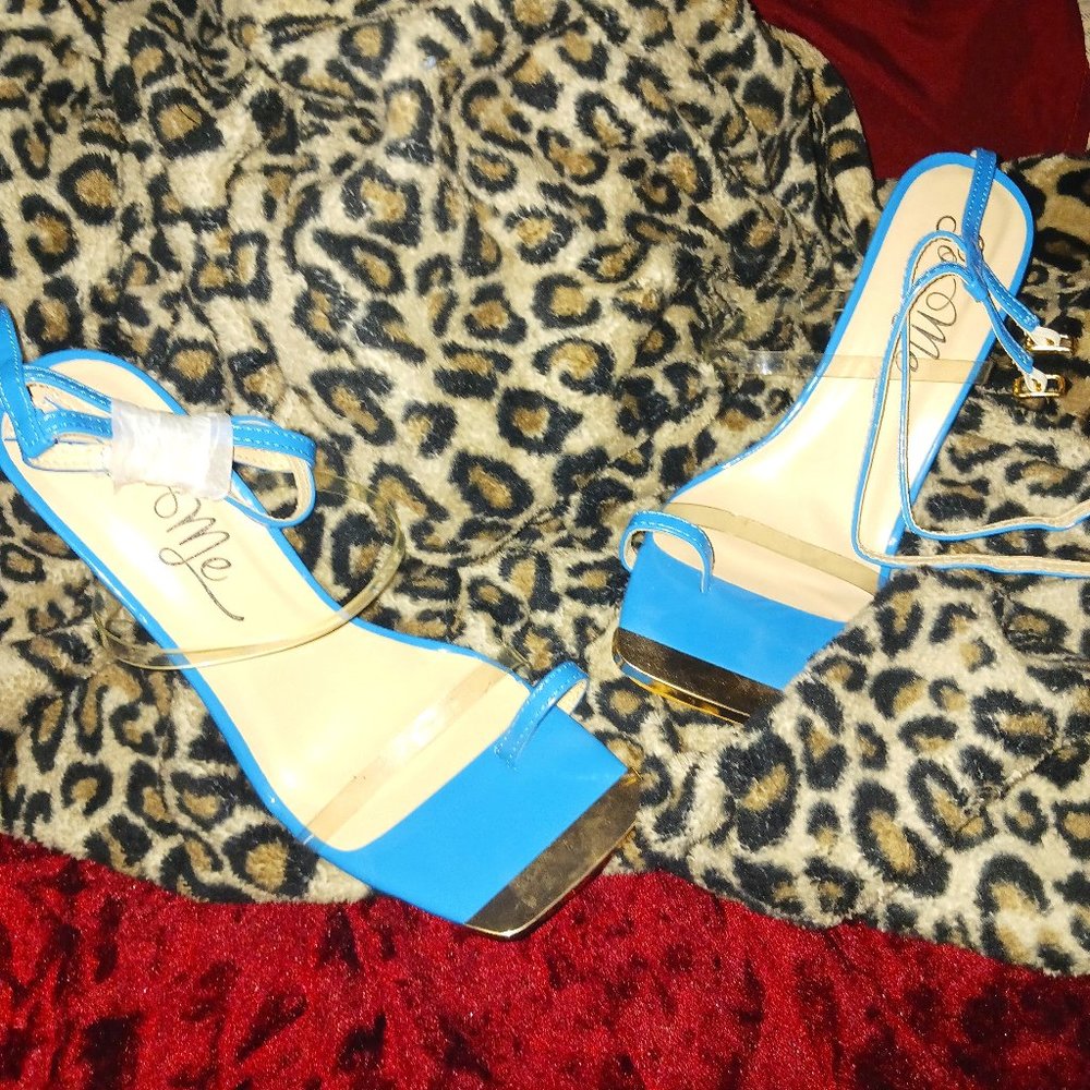 Vibrant blue w/ gold features, clear strap on top, and 2 ankle straps!!
